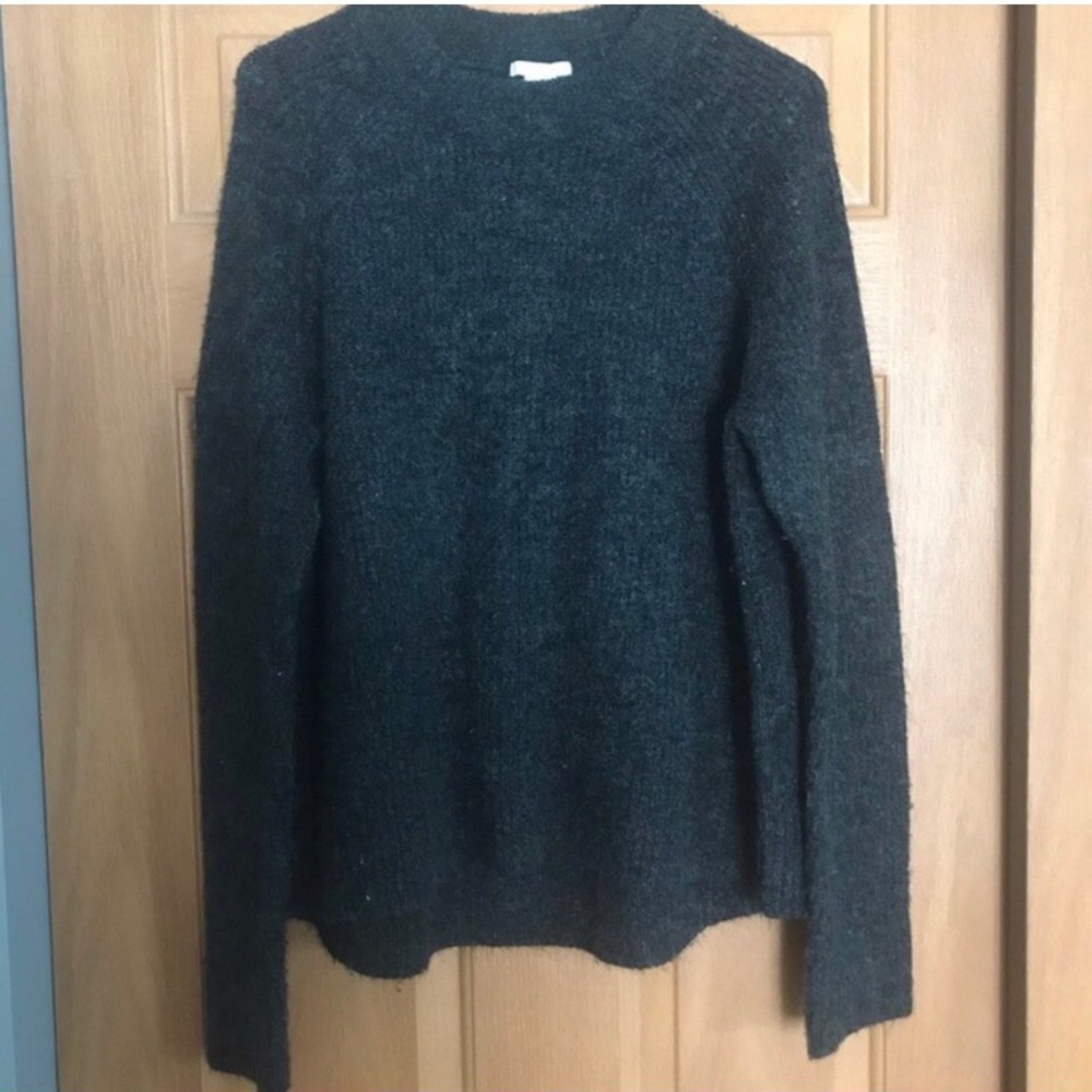H&M basic black sweater